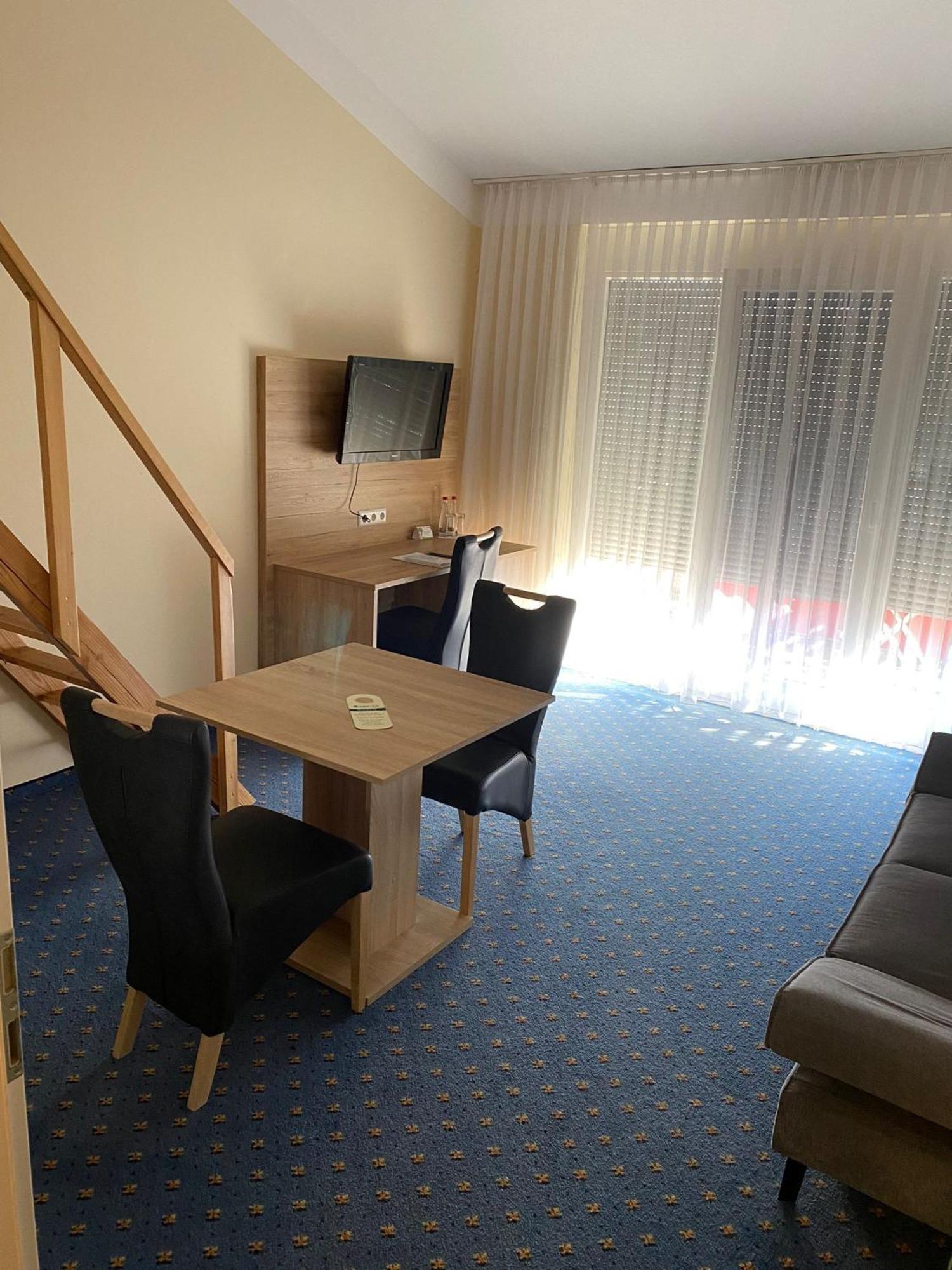 Flair Hotel Landgasthof Roger Löwenstein エクステリア 写真