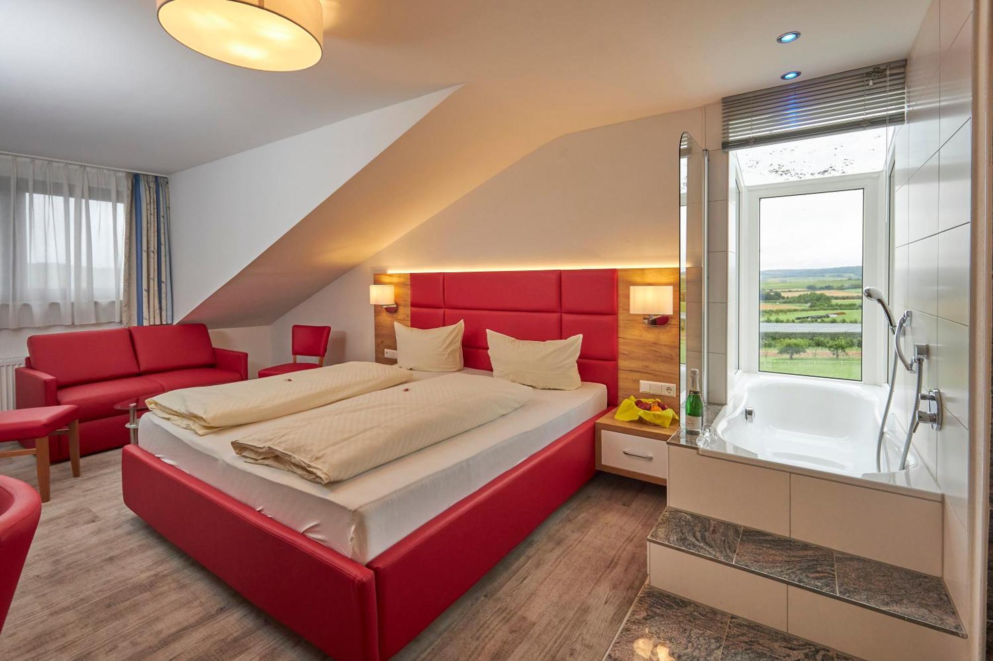 Flair Hotel Landgasthof Roger Löwenstein エクステリア 写真